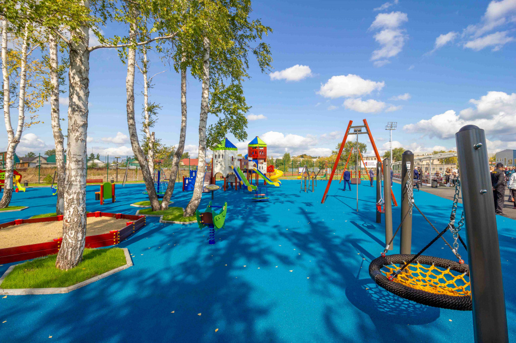 В Коркино открылась самая большая на Южном Урале детская площадка.jpg